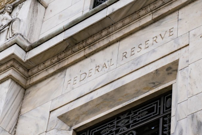 Centrálna banka predpovedá rast ekonomiky USA, ale niekoľko faktorov spôsobí aj spomalenie