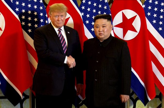 Foto: Summit Donald Trump – Kim Čong-un sa začne krátkym stretnutím a spoločnou večerou