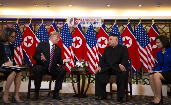 Foto: Summit Donald Trump – Kim Čong-un sa skončil skôr, ako bolo naplánované