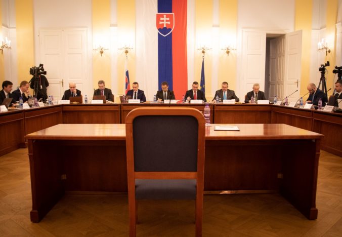 Univerzita Komenského vyzýva politikov, aby k opakovanej voľbe ústavných sudcov pristúpili zodpovedne