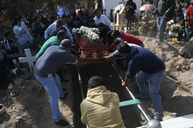 Počet mŕtvych po výbuchu palivového potrubia v Mexiku opäť stúpol, ďalší sú vo vážnom stave