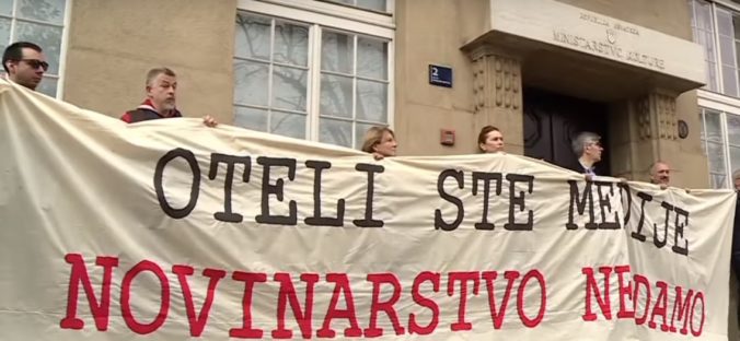 Novinári v Chorvátsku protestujú proti obmedzovaniu slobody tlače a vláde chcú dať svoje námietky