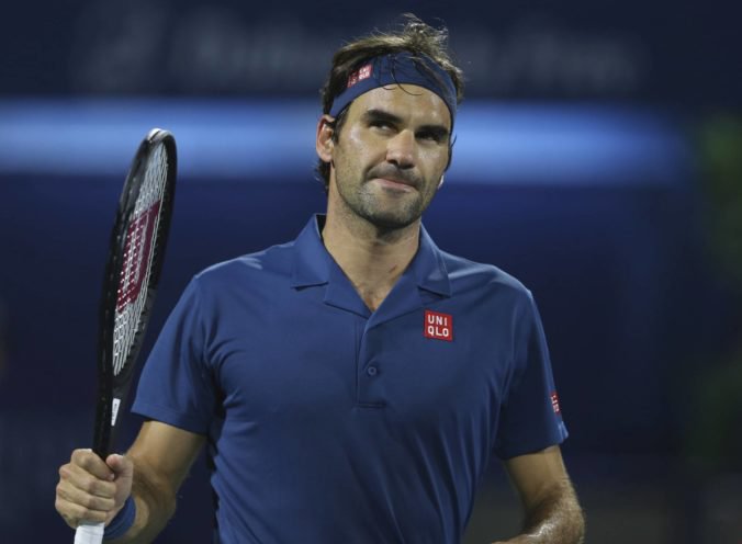 Video: Federer zdolal vo finále v Dubaji mladého Tsitsipasa a získal svoj jubilejný 100. singlový titul