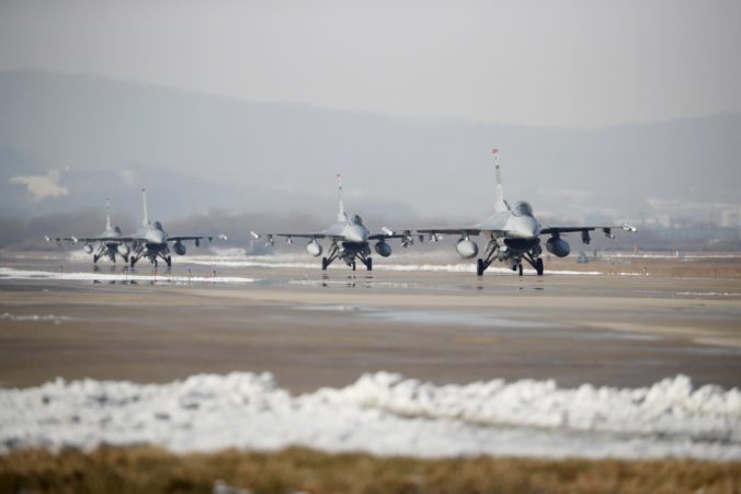 Južná Kórea zrušila veľké vojenské cvičenia s USA, rozhodnutie má podporiť snahu o denuklearizáciu