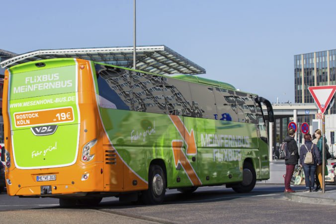 Autobusová spoločnosť FlixBus chce rozšíriť svoju sieť a rokuje o kúpe Eurolines