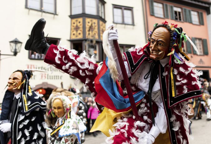 Silný vietor narušil karnevalové slávnosti v Nemecku, odvolali kone a zakázali používanie vlajok