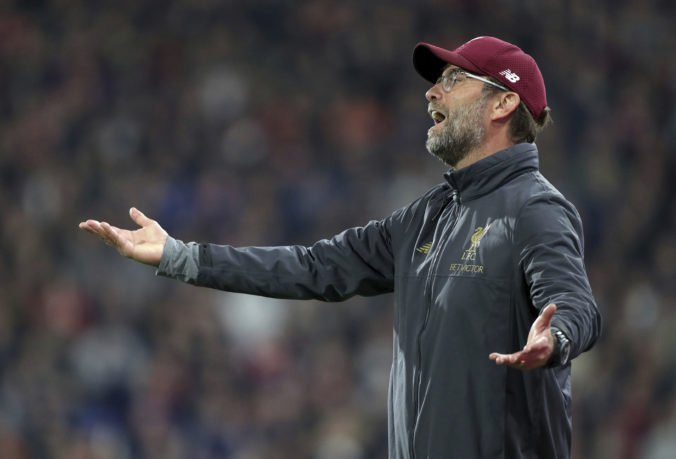 Video: FC Liverpool je terčom posmeškov, ale tréner Klopp stále verí v zisk titulu