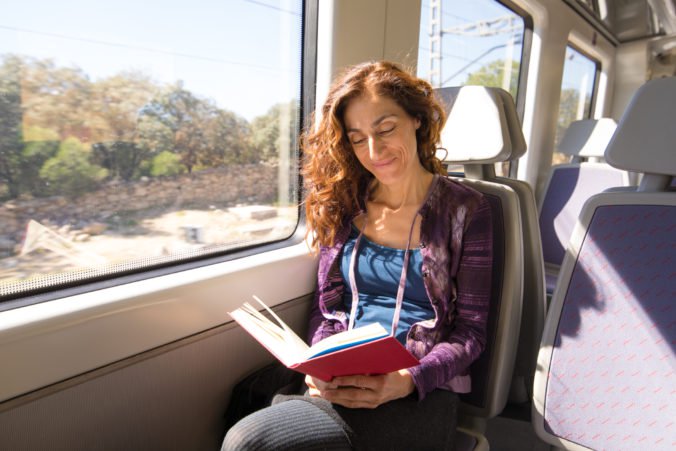 Vo vlakoch ZSSK si v marci môžete požičať knihu