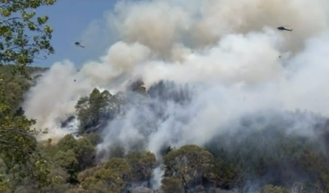 Grécke úrady obvinili z nedbanlivosti v súvislosti s minuloročnými lesnými požiarmi desiatky osôb
