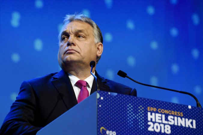 Orbán prešiel cez červenú čiaru, tvrdia európski ľudovci a budú rokovať o členstve strany Fidesz