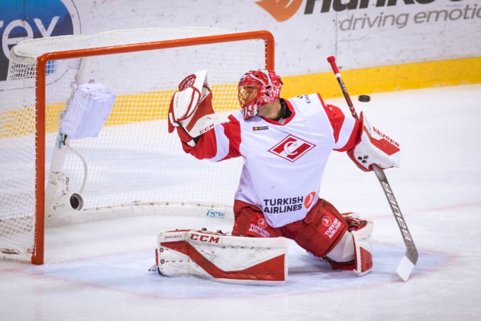 Brankár Hudáček si pripísal asistenciu, Spartak v play-off KHL opäť tesne nestačil na Petrohrad