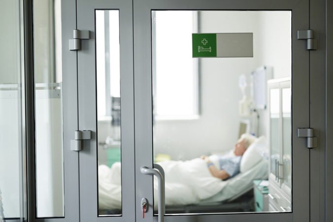 Chrípke a komplikáciám podľahli v Nitre už traja pacienti, dvaja sú hospitalizovaní v karanténe