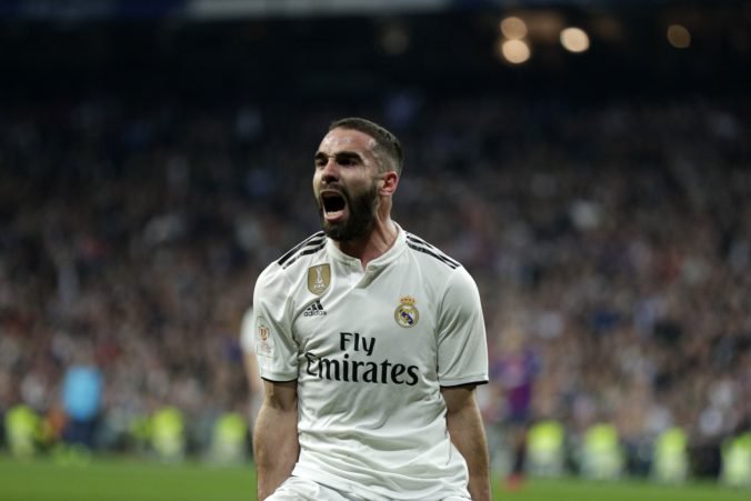 Fanúšikovia Realu Madrid žiadajú odstúpenie Péreza. Táto sezóna je otrasná, priznáva Carvajal