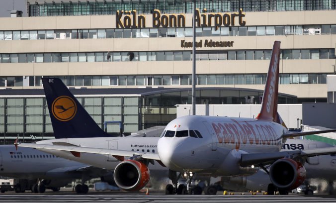 Na letisku Kolín-Bonn prepadli dodávku s peniazmi, muži ušli v čiernom aute