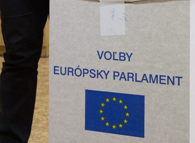 Vyžrebovali poradové čísla politických strán v eurovoľbách, jednotku má Smer-SD