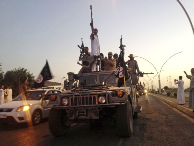 Autobus šiitských milícií na severe Iraku prepadli bojovníci Islamského štátu