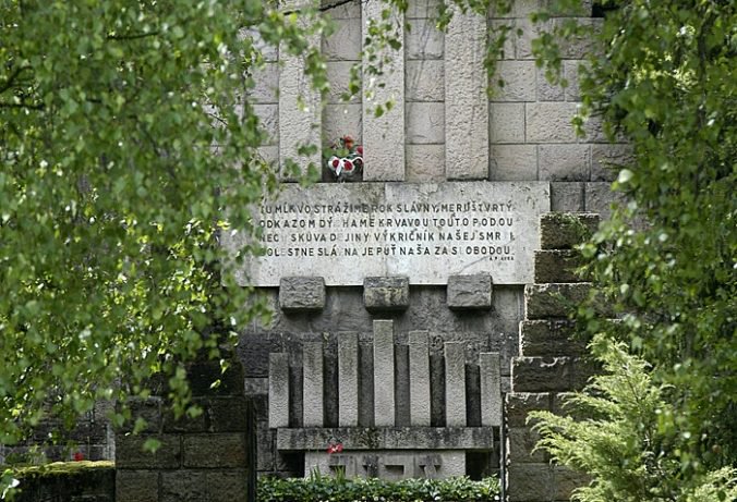 Banská Bystrica chce pri príležitosti výročia SNP obnoviť Pamätník obetiam fašizmu v Kremničke