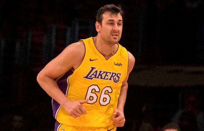 Basketbalový veterán Bogut sa vracia do NBA, ale nebude obliekať dres Los Angeles Lakers