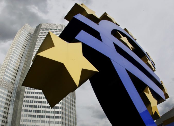 Európska centrálna banka zredukovala prognózu rastu ekonomiky a inflácie v eurozóne