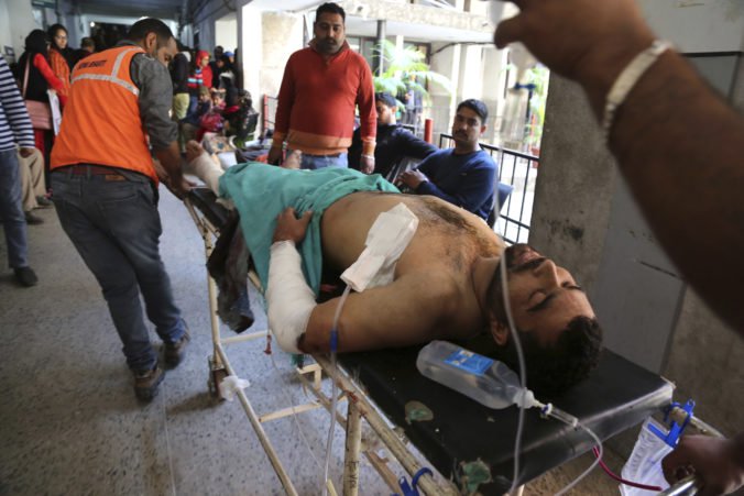 Na autobusovej stanici v Kašmíre vybuchol granát, explózia si vyžiadala niekoľko zranených