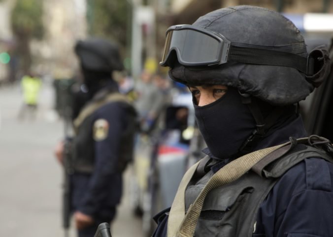 Pri prestrelke v Káhire zahynuli militanti s údajnými väzbami na zakázané Moslimské bratstvo