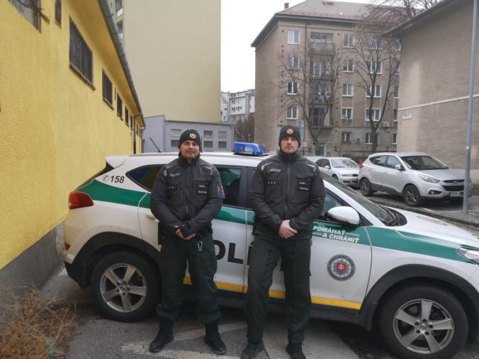 Policajti ratovali Bratislavčanku, ktorá sa po hádke s mužom predávkovala liekmi a utiekla