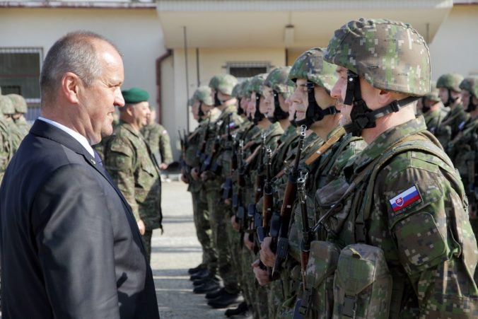 Profesionálni vojaci si zrejme prilepšia o stovky eur, Gajdoš chce tak motivovať aj mladých ľudí