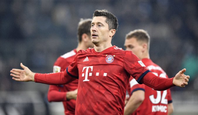 Video: Bayern deklasoval Wolfsburg a dostal sa na čelo I. bundesligy, Lewandowski má rekord