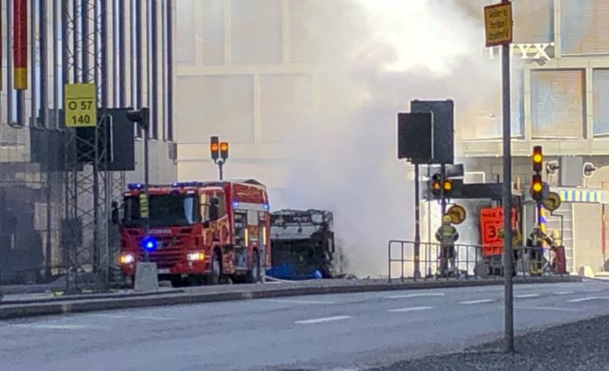 V Štokholme vybuchol autobus mestskej hromadnej dopravy, polícia terorizmus nepredpokladá