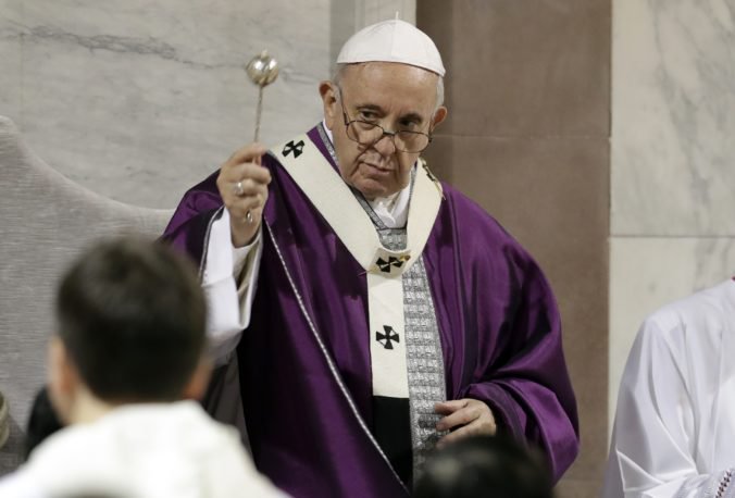 Pápež František si pripomína šiesty rok v úrade, zatienilo ho však odsúdenie kardinála Pella