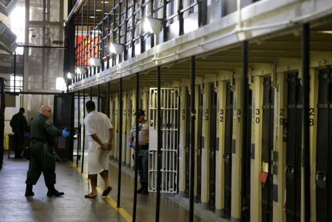 Stovky väzňov odsúdených na trest smrti v Kalifornii zrejme nepopravia, guvernér vyhlási moratórium