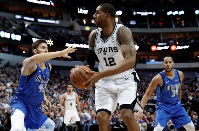 Video: Spurs bezchybní v trestných hodoch, Clippers prehrali a Denver nastrieľal 133 bodov