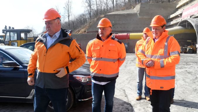 Foto: Výstavba diaľnice D1 Prešov západ pokračuje, podľa Érseka nie je dôvod na meškanie