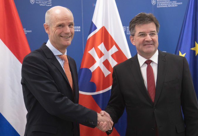 Holandský minister zahraničia prišiel na Slovensko, s Lajčákom hovoril o brexite aj budúcnosti EÚ