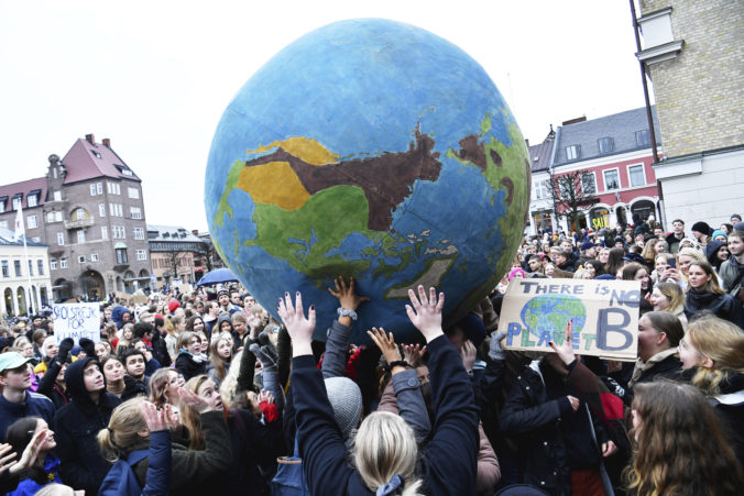 Študenti po celom svete vynechali vyučovanie a žiadali vlády konať proti klimatickým zmenám