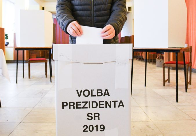 Začala sa kampaň pred druhým kolom prezidentských volieb, do ktorého postúpila Čaputová a Šefčovič