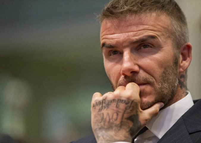 David Beckham sa priznal k telefonovaniu za volantom, môže očakávať pokutu