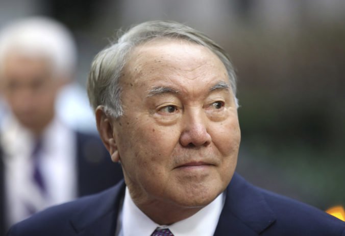 Nazarbajev nečakane rezignoval, prezidentom Kazachtanu bol tri desaťročia