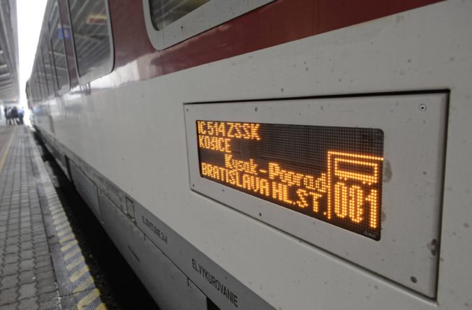 Počet cestujúcich v štátnych IC vlakoch stúpol, záujem neovplyvnilo ani zavedenie bezplatnej prepravy