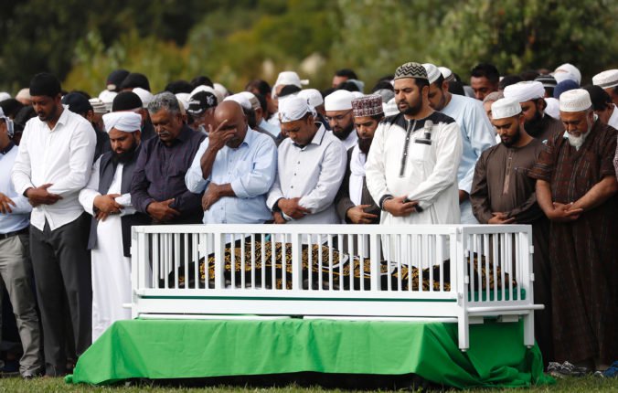 Motorkári v Christchurchi ponúkli pomoc moslimom, počas modlitieb chcú chrániť mešity