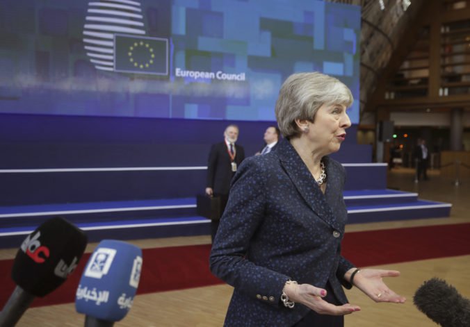 Rokovania o posunutí brexitu sa skomplikovali, diplomati na summite skloňujú nový dátum