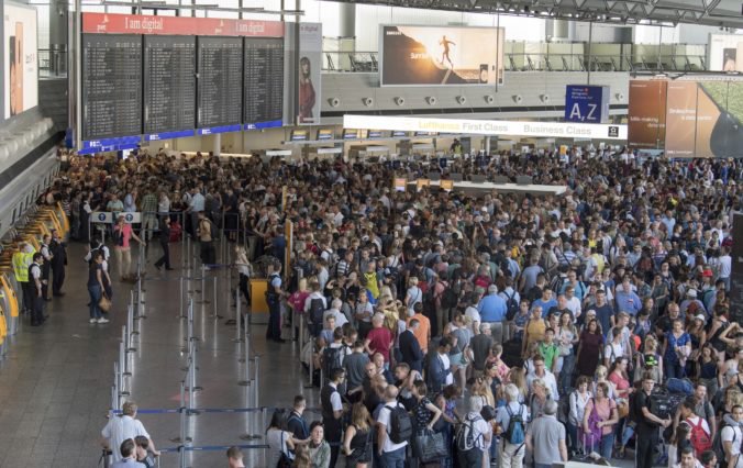Prevádzka letiska vo Frankfurte ostala ochromená, komplikácie spôsobil dron