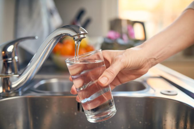 Väčšina pitnej vody sa spotrebuje na výrobu potravín, Matečná vyzýva na zastavenie ich plytvania