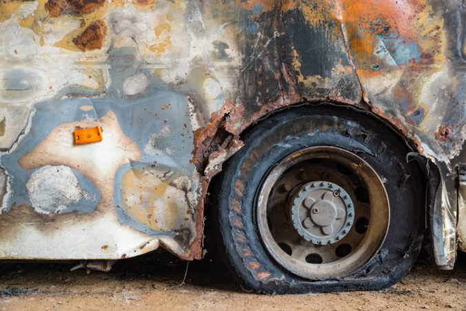 Zrážka autobusov v Ghane si vyžiadala najmenej 50 mŕtvych, väčšina pasažierov zomrela na mieste