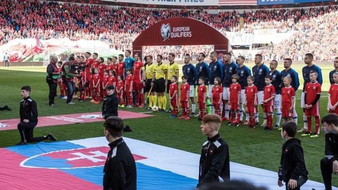 Skorý gól ukončil slovenské nádeje, hrdinom James, píšu médiá o víťazstve Walesu