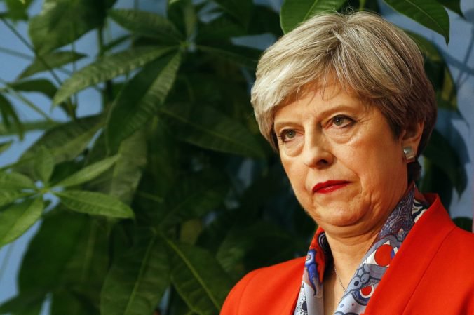 Theresa Mayová čelí výzvam konzervatívcov na odstúpenie, otázka brexitu je stále nevyriešená