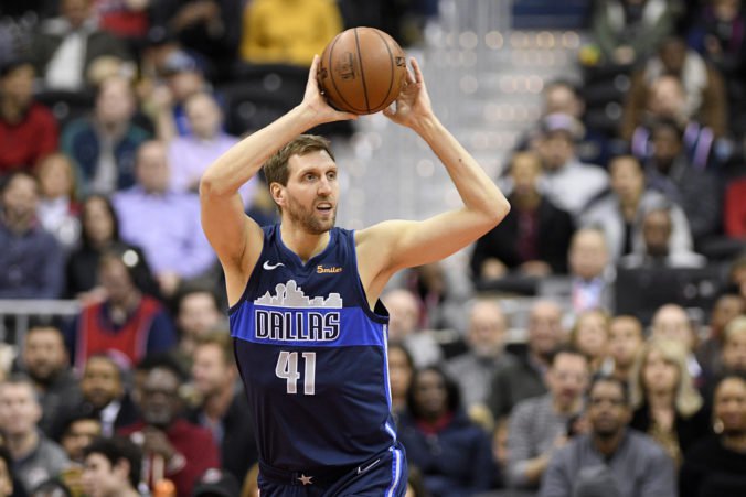 Video: Golden State utrpel ťažkú porážku, Nowitzki so streleckým maximom a zaskvel sa aj Dončič