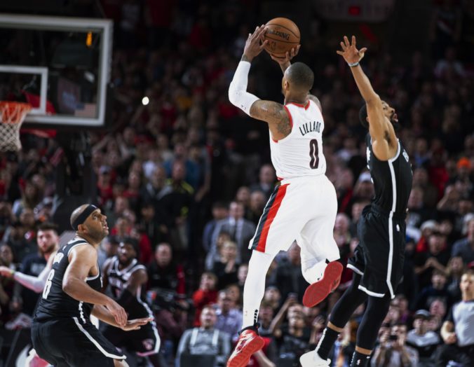 Video: Portland neoslávil postup do play-off, Memphis chce „naštvať“ iné tímy a Booker s 59 bodmi