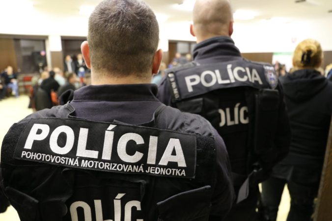 V troch krajoch na Slovensku zasahovala polícia, niekoľko ľudí obvinili z daňovej trestnej činnosti