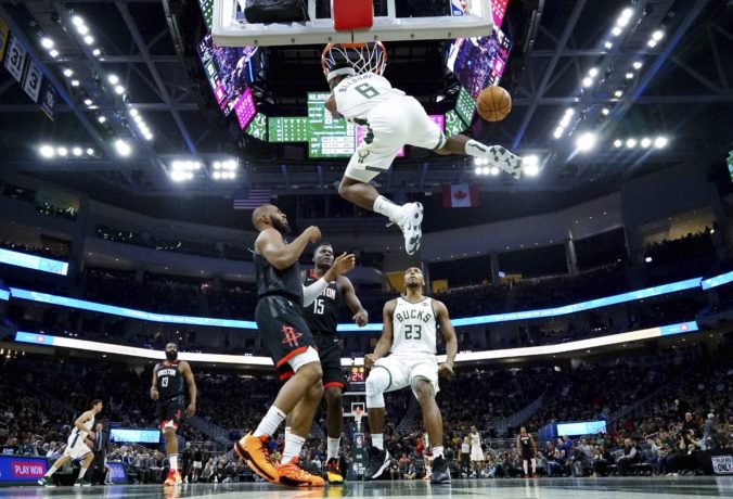 Video: Milwaukee v šlágri NBA zdolalo Houston, miestenky do play-off si zaistili Celtics a Clippers